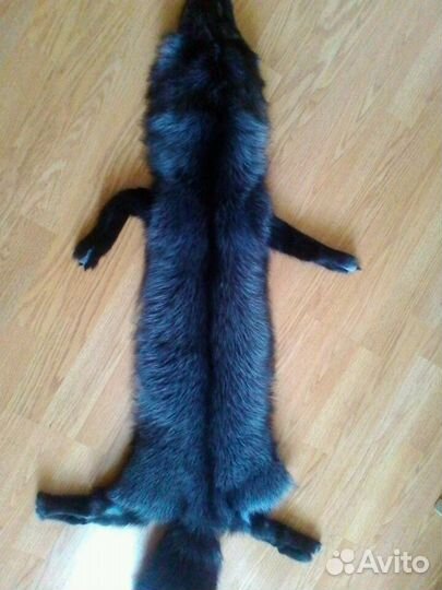 Шкурки чернобурой лисы темно синего цвета