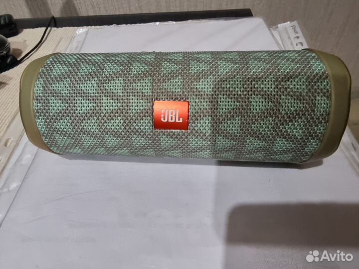 Колонка JBL flip4 не рабочая