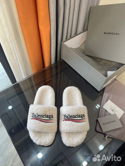 Меховые шлепки Balenciaga