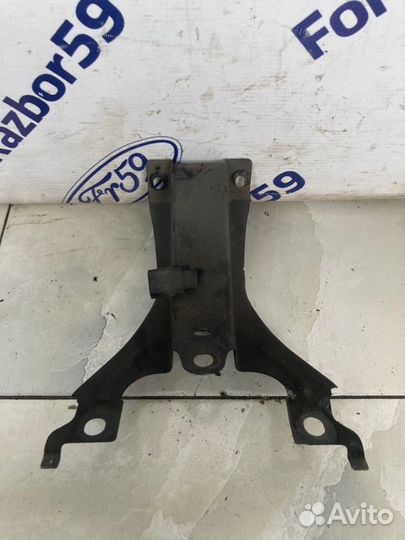 Кронштейн замка капота Nissan Qashqai J10 2008