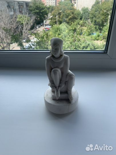 Статуэтка из камня