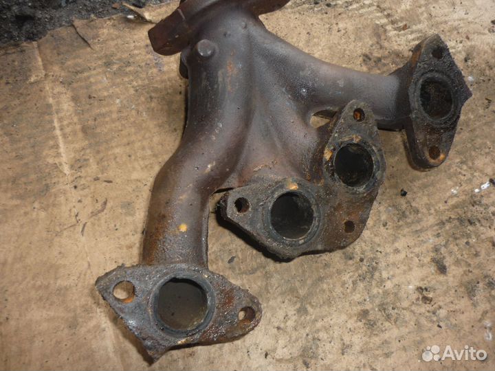 Выпускной коллектор Рено Логан с отверстием