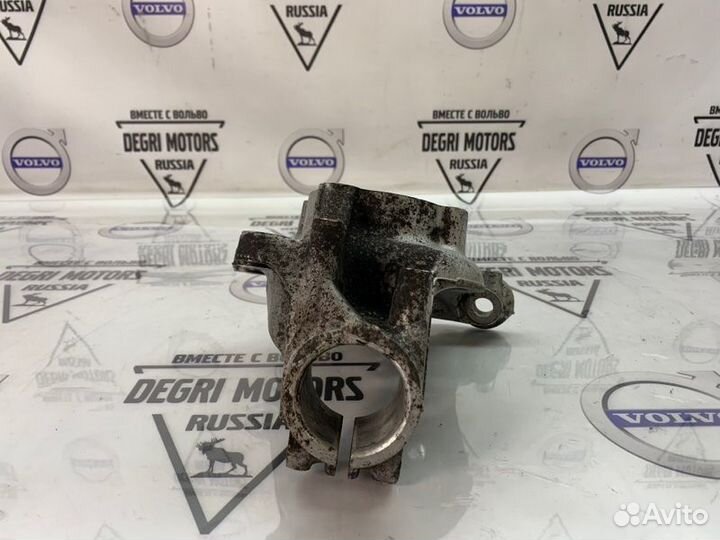 Кулак поворотный передний левый BMW 1' E81 3' E90