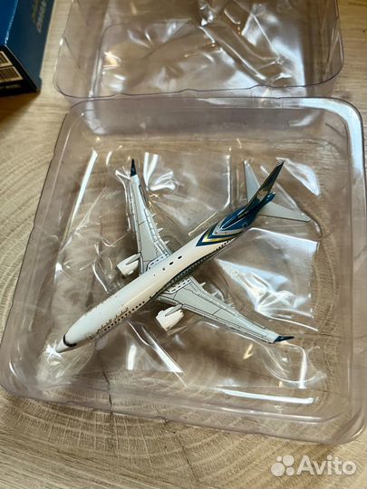 Boeing 737-8 OmanAir 1:400