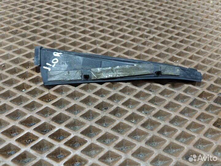 Уголок жабо правый Nissan Dualis J10 MR20DE 2007