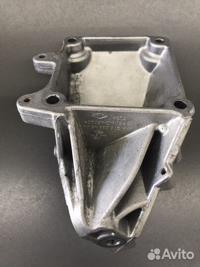 Кронштейн опоры двигателя Mercedes 6.3 M157 M278