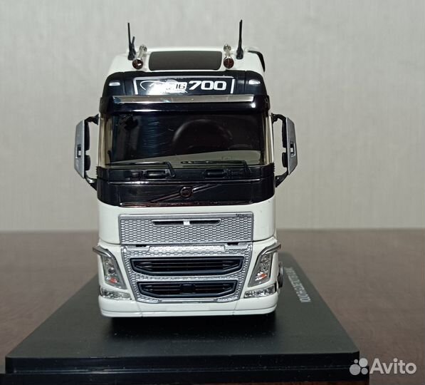 Volvo FH16 700 Globetrotter XL. Eligor 1/43