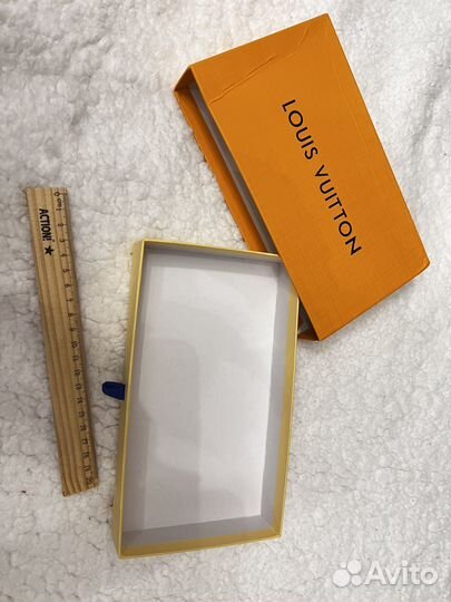 Коробочка и пыльник Louis Vuitton