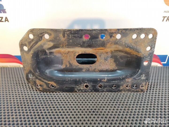 81412055057 Кронштейн траверсы кпп левый