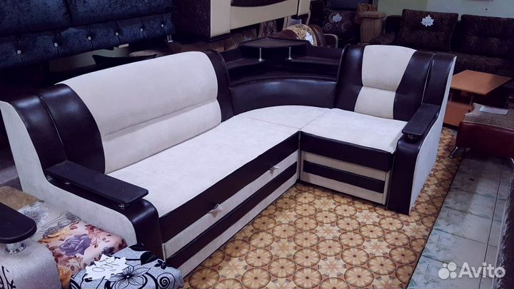 Угловой диван с баром