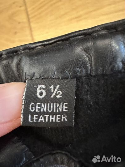 Перчатки Prada