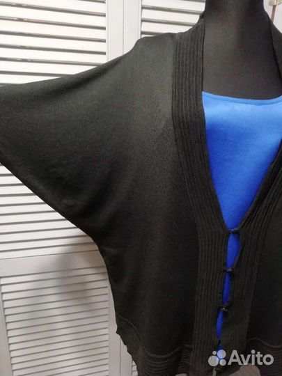 Накидка женская трикотажная на пуговицах размер S