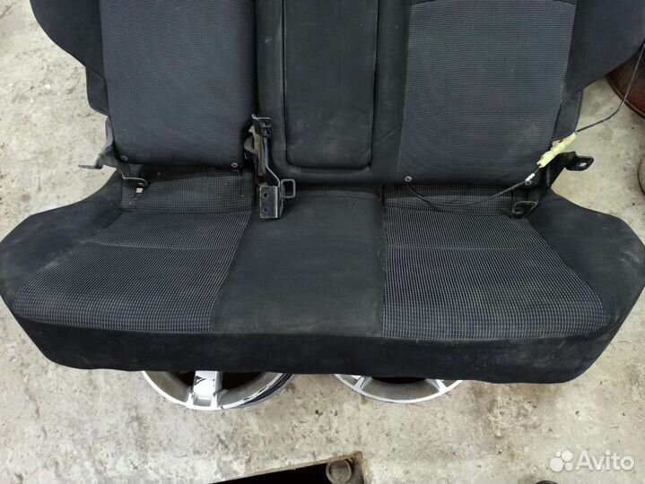Заднее сиденье mitsubishi lancer 10