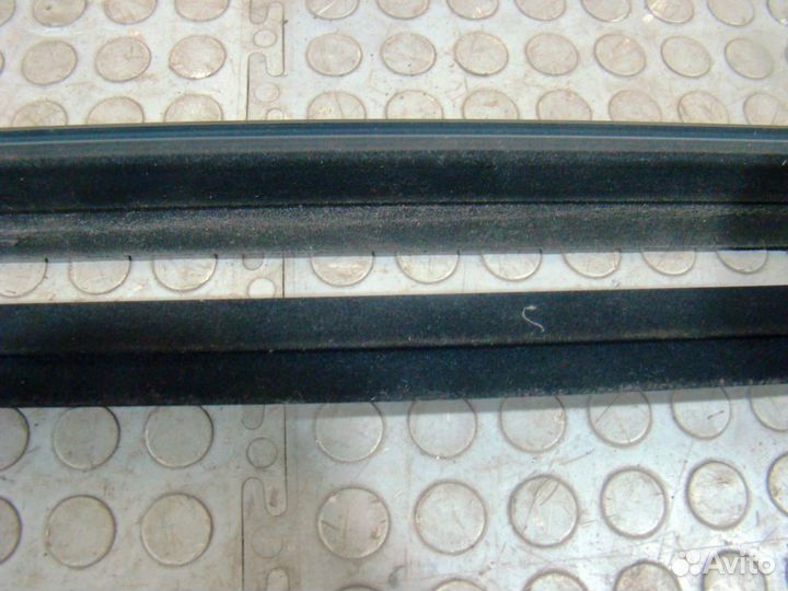 KIA Sportage 3 Накладка стекла заднего правого