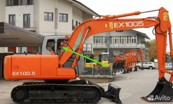 Стекло правое возле стрелы Hitachi EX300-5 серия