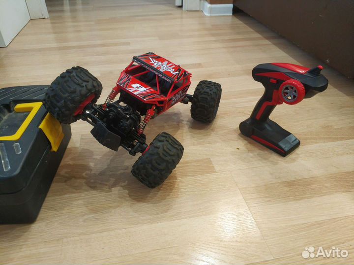 Машинка на радиоуправлении 1:10