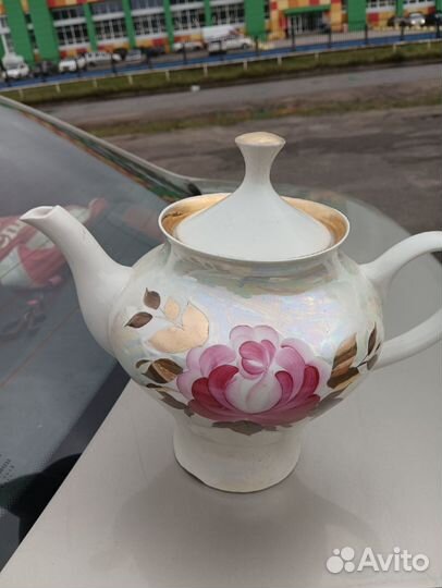 Фарфоровый чайник