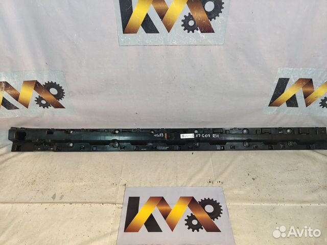 BMW X7 G07 Кронштейн Порога правый 11689