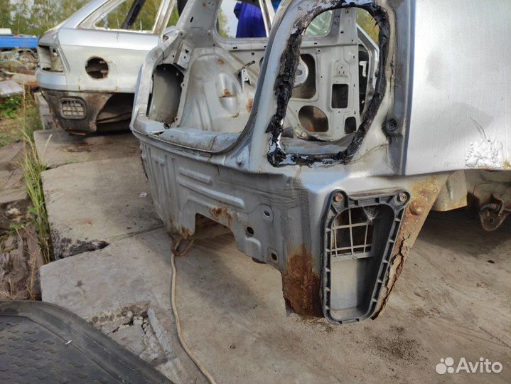 Панель задняя Nissan Micra k11 K11