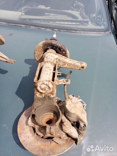 Кулак поворотный правый Audi 100 44 кузов