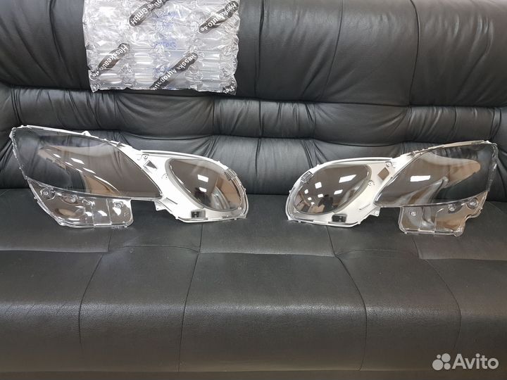 Левое и правое стекло фары Lexus GS 300 2005-2012
