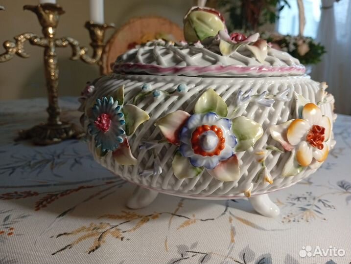 Бонбоньерка ажурный фарфор, Клуж, Румыния