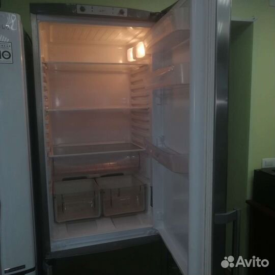 Холодильник бу Ariston