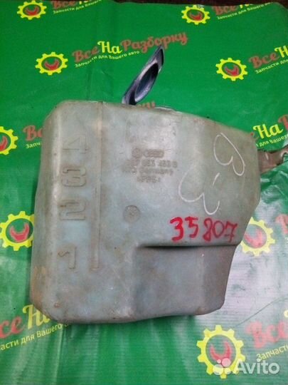 Бачок омывателя Volkswagen B3 седан 1.8 AAM 1990
