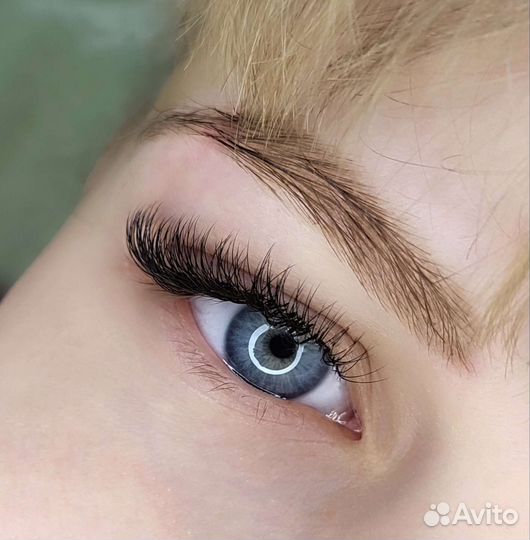 Объёмное наращивание ресниц