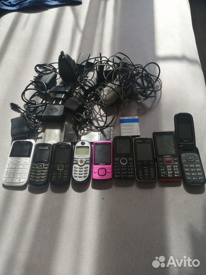 Старые кнопочные телефоны