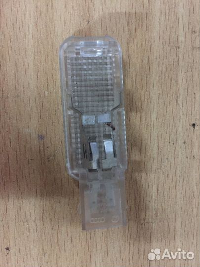 Плафон освещения салона Audi A8 D3