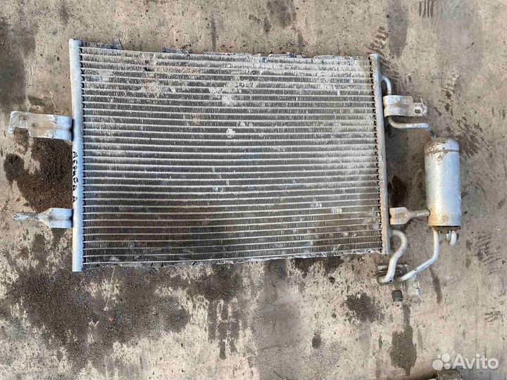 Радиатор кондиционера Opel Meriva A