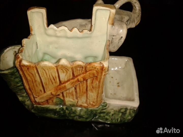 Фарфоровая статуэтка слон у забора ручная работа