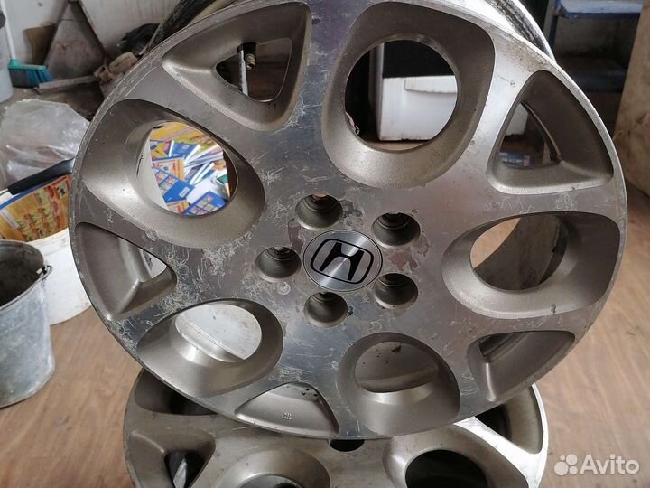Продам литые диски на хонду