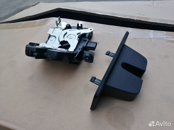 Замок багажника Range Rover Sport 2 Velar Jaguar