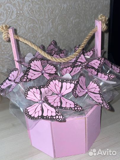 Букет из бабочек в корзинке