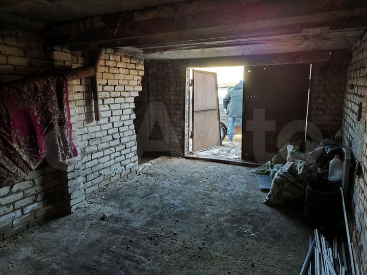 Гараж, > 30 м²