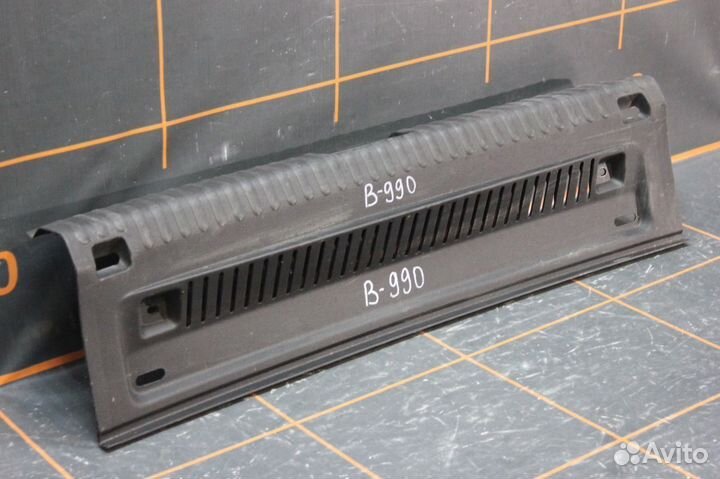 Volkswagen Tiguan New - Накладка для кроншт. замка