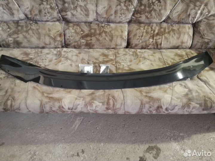 Отбойник капота Тойота камри(мухабойка)