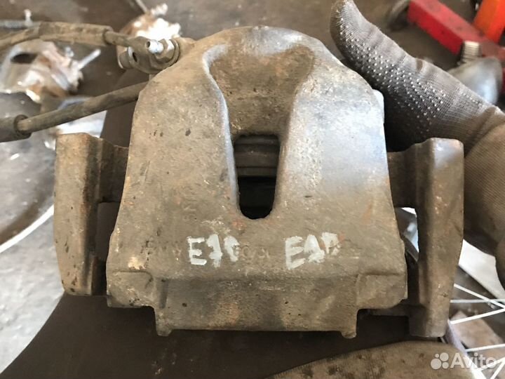 Скоба суппорта бмв х5 е70. Суппорт бмв х5 е53 4. 6 поршневые суппорта бмв. Задний суппорт bmw e70. Ремкомплекты суппорта бмв х5 f15.