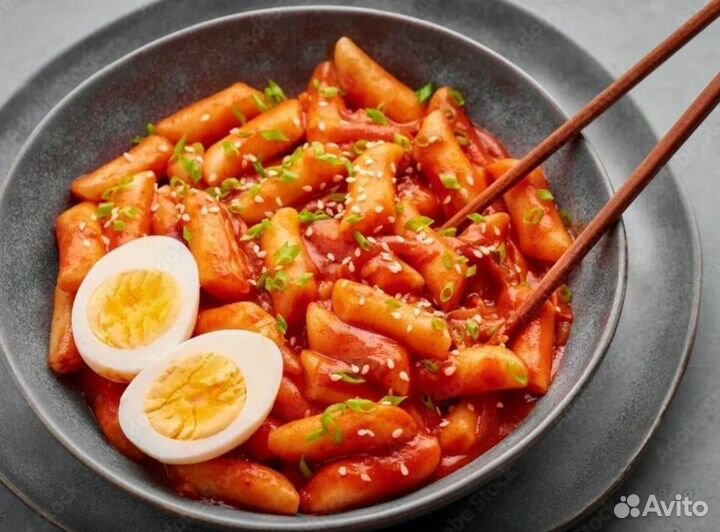 Токпокки из Кореи рисовые клёцки еда