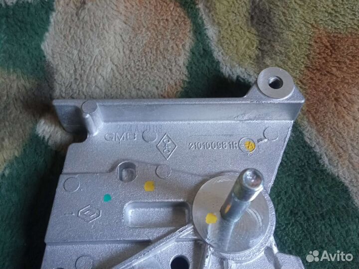 Насос водяной (помпа) Renault 210100981R