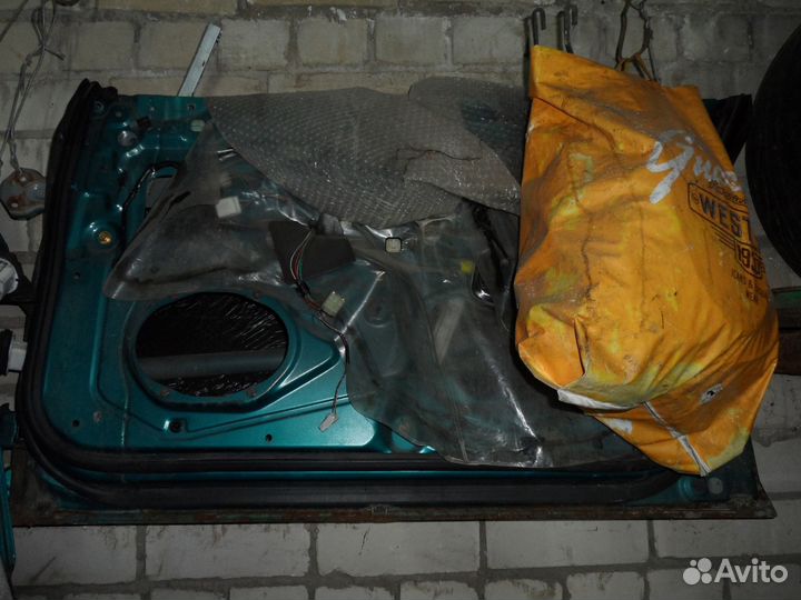 Двери правые Mazda 323F BA 94-98 5D