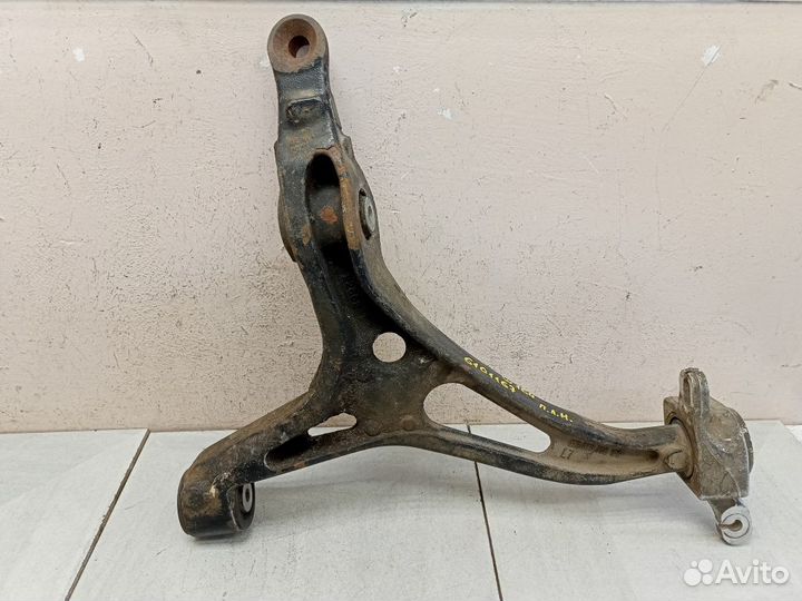 Рычаг передний левый нижний
