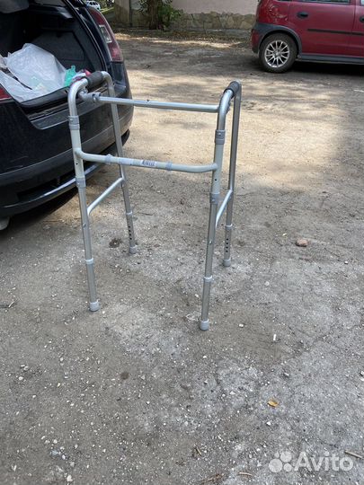 Ходунки для взрослых инвалидов