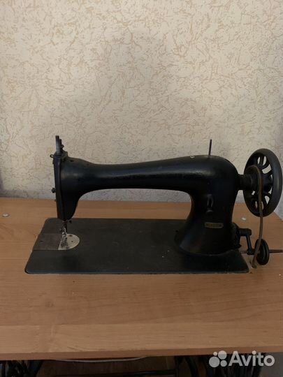 Швейная машинка зингер