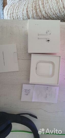 Apple Airpods (2-го поколения)