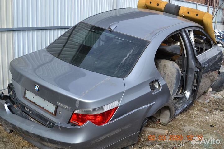 BMW E60 2004 г Распил