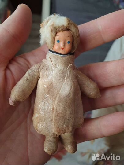Старинная ватная елочная игрушка девочка