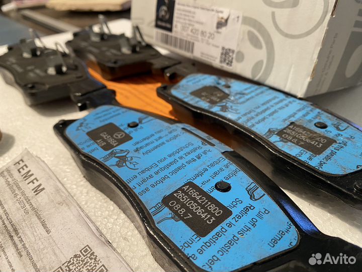 Mercedes-Benz колодки тормозные передние